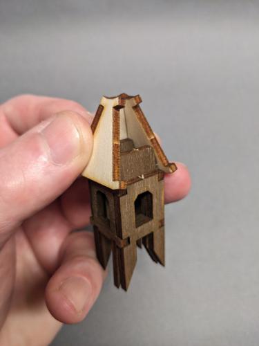 Turmaufbau mit Dachteilen